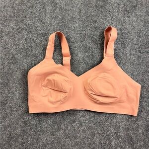 KNIX Women’s Peach Colored V-Neck Removable Pads Wireless Bra size: 4